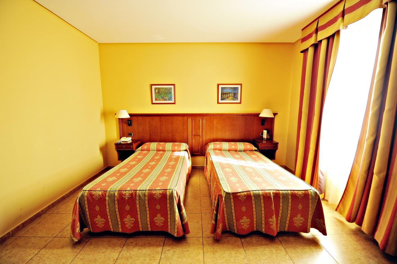 Hotel Lozano Antequera Extérieur photo